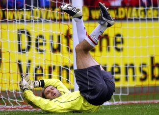 Самому нелепому автоголу Бундеслиги – 20 лет. Вратарь за год трижды забил в свои, но не пропустил от Оливера Кана