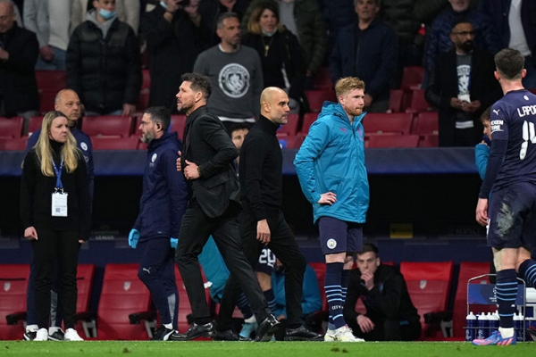 «Лежали на газоне и тянули время». Это игроки «Атлетико» говорят о «Сити» 🤯