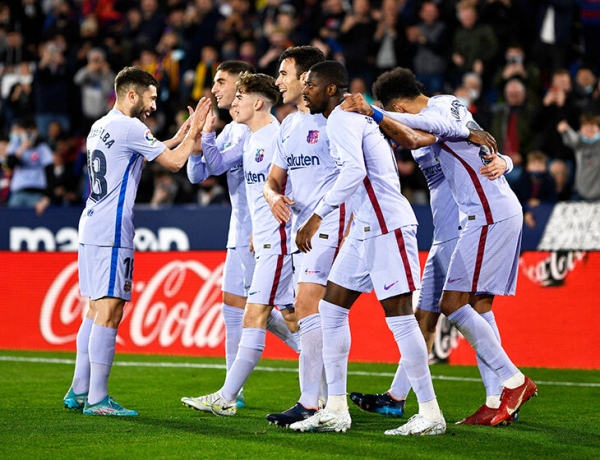 &laquo;Барсе&raquo; били 3 пенальти, но она все равно победила. Спасибо де Йонгу