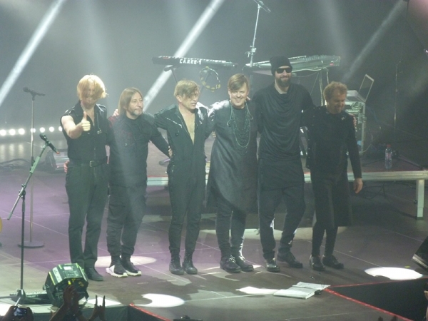 «БИ-2» отменила свой концерт в Омске из-за баннера «Za президента»