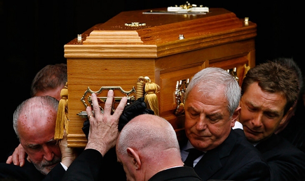 Легенда &laquo;Селтика&raquo; остановила вражду с &laquo;Рейнджерс&raquo;. Его гроб несли игроки главного соперника