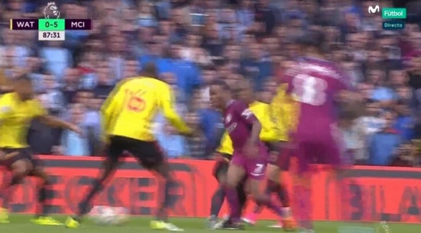 У Стерлинга рекорд АПЛ по заработанным пенальти и хейт за нырки. Так он симулянт или нет?