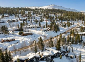 Продается любимая зимняя дача Шумахера – всего за €3,8 млн. Там бронированные стекла, тренажерка, 10 спален и зал игровых автоматов