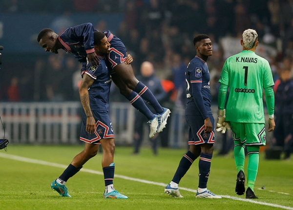 «ПСЖ» оформил 10-е чемпионство и догнал «Сент-Этьен». Для Месси это первый клубный трофей вне «Барсы» 