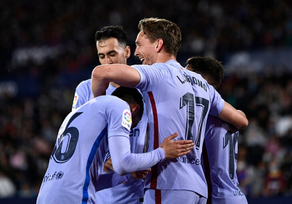 &laquo;Барсе&raquo; били 3 пенальти, но она все равно победила. Спасибо де Йонгу