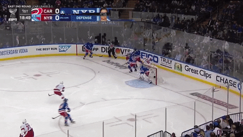 «Рейнджерс» вернулись в серию с «Каролиной» – 2-2. Конечно, затащил Шестеркин. Разумеется, подрались после сирены