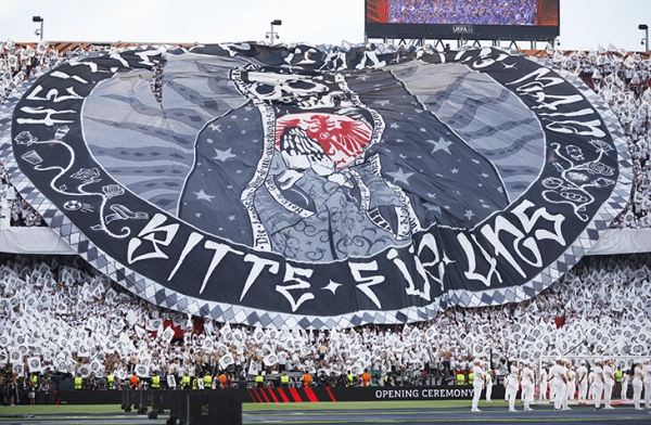 Фанаты разожгли финал ЛЕ: жестко дрались в городе, украсили арену изнутри