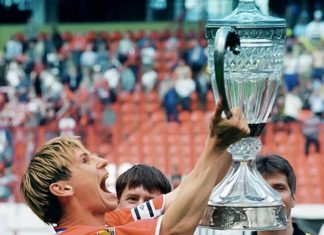 В 2003-м «Спартак» взял Кубок, но тоже провалил сезон. Так закончилась эпоха Романцева