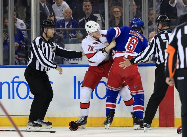 «Рейнджерс» вернулись в серию с «Каролиной» – 2-2. Конечно, затащил Шестеркин. Разумеется, подрались после сирены