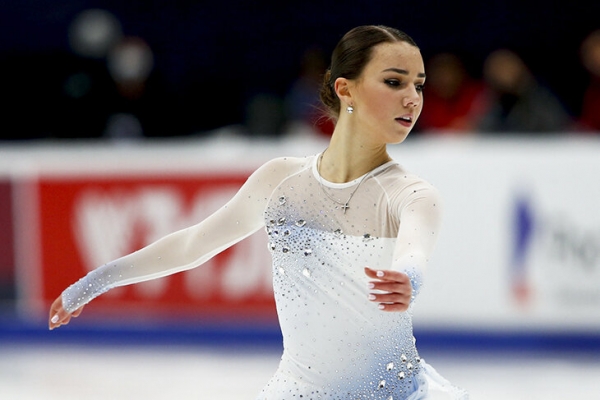 «Он сделает мне подножку – и я уйду на тот свет». Лиза Нугуманова обвинила тренеров в травле и угрозах здоровью, но ей, похоже, не верят