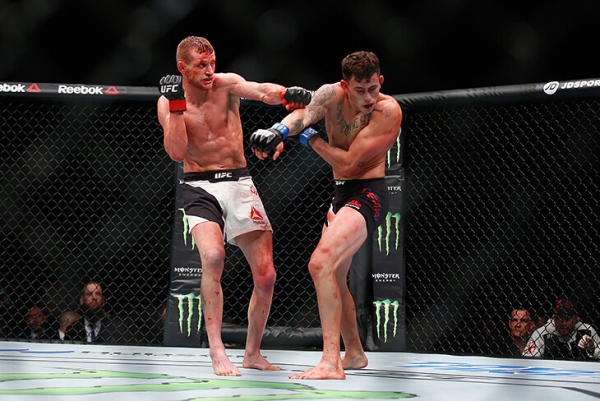 «Я сражаюсь ради ее улыбки». История бойца UFC и его дочери: у нее не работали мышцы лица из-за болезни, а папа дрался для операции