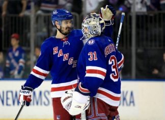 «Рейнджерс» вернулись в серию с «Каролиной» – 2-2. Конечно, затащил Шестеркин. Разумеется, подрались после сирены