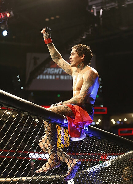 «Я сражаюсь ради ее улыбки». История бойца UFC и его дочери: у нее не работали мышцы лица из-за болезни, а папа дрался для операции