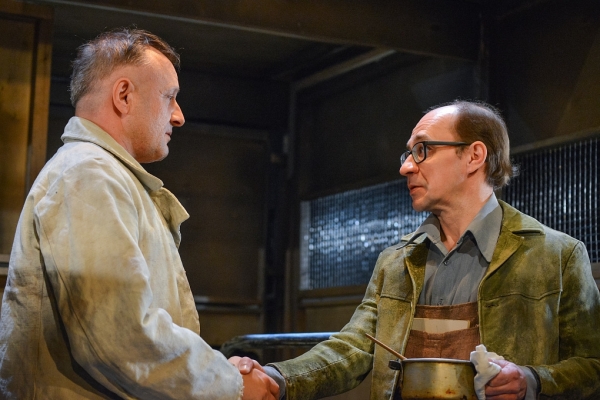 На камерную сцену Омской драмы «поместили» Ниагарский водопад