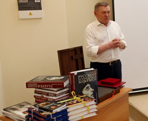 Омскому музею подарили уникальное издание писем Достоевского