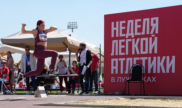 «Я не умею прыгать! Песок все время в ботинки попадал». Саша Трусова в новом спорте – и мы это увидели