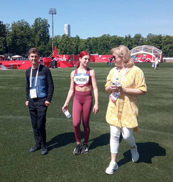 «Я не умею прыгать! Песок все время в ботинки попадал». Саша Трусова в новом спорте – и мы это увидели