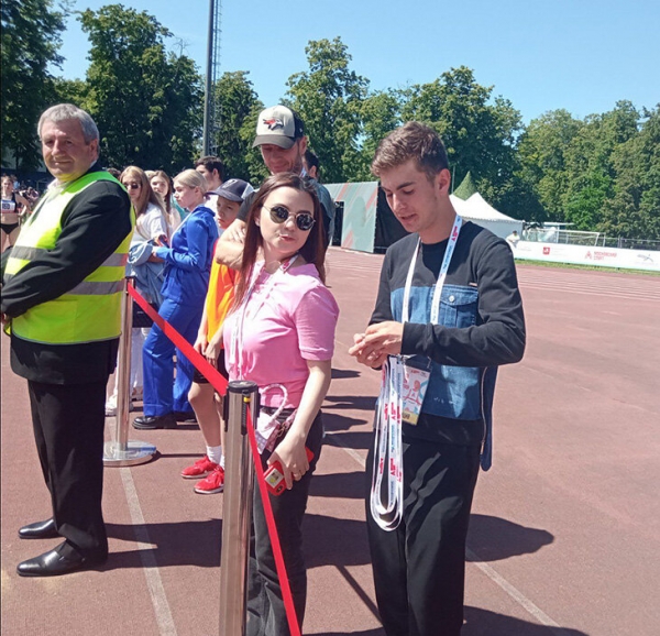 «Я не умею прыгать! Песок все время в ботинки попадал». Саша Трусова в новом спорте – и мы это увидели