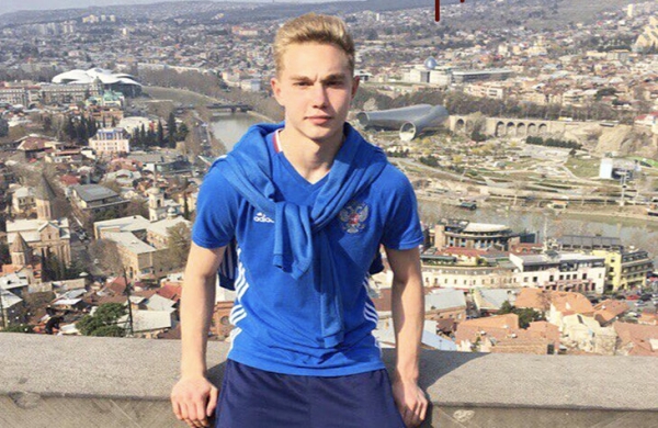 «Хочется тащить как Куртуа, чтобы на тебя смотрел весь мир». Честное интервью вратаря «Крыльев» Ивана Ломаева