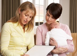 Тонкости выбора няни для новорожденного