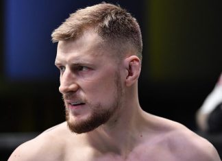 Волков за полраунда разобрался с соперником в UFC: раздергивал на финтах и нокаутировал акцентированной наработкой