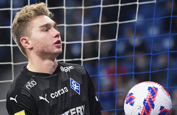 «Хочется тащить как Куртуа, чтобы на тебя смотрел весь мир». Честное интервью вратаря «Крыльев» Ивана Ломаева