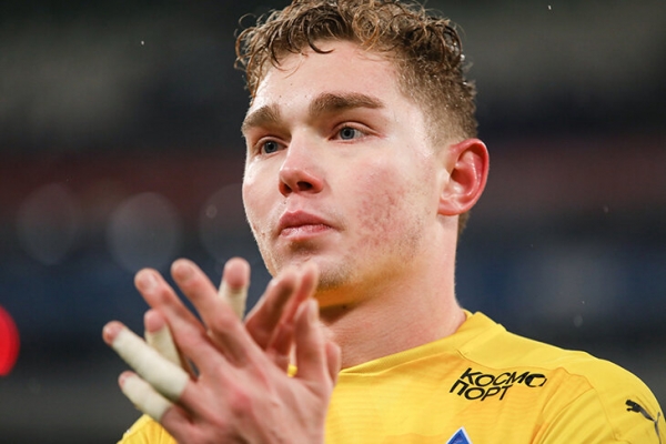 «Хочется тащить как Куртуа, чтобы на тебя смотрел весь мир». Честное интервью вратаря «Крыльев» Ивана Ломаева