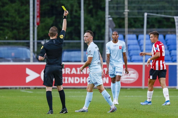 Два тайма по чистых 30 минут, желтая – это временное удаление, ауты – ногами. Новые правила футбола для теста во 2-й лиге Нидерландов 😱