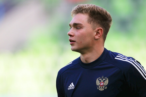 «Хочется тащить как Куртуа, чтобы на тебя смотрел весь мир». Честное интервью вратаря «Крыльев» Ивана Ломаева