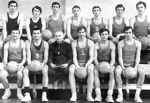 «Став тренером, учился у режиссера Любимова». Интервью легенды ЦСКА: общение с Высоцким, учеба у правнука Толстого и 3 дня в камере