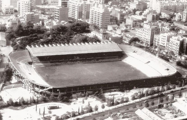 «Камп Ноу» часто называют «Ноу Камп». А как все-таки правильно?