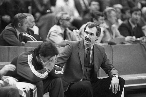 «Став тренером, учился у режиссера Любимова». Интервью легенды ЦСКА: общение с Высоцким, учеба у правнука Толстого и 3 дня в камере