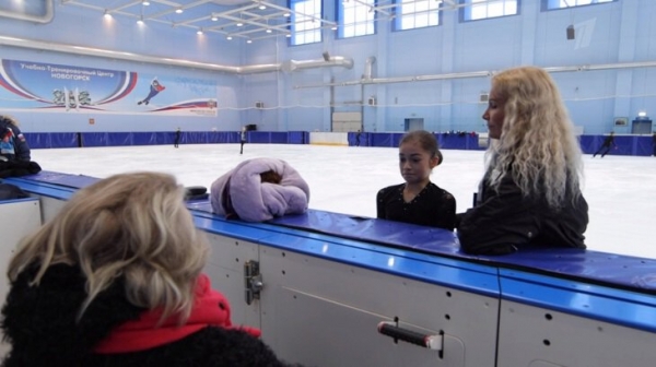 «Вы будто в сумасшедшем доме». Тарасова в гостях у Тутберидзе: похвалила музыку для Валиевой, отчитала всех так, что Петросян заплакала