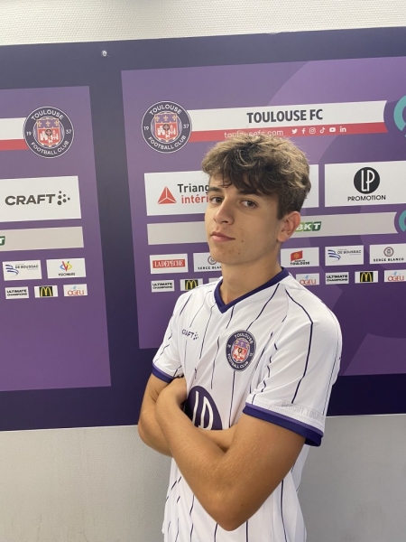 Обычного парня приняли за игрока «ПСЖ» из-за фото в форме «Тулузы». А медиа сочинили новость о трансфере 🤯