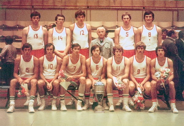 «Став тренером, учился у режиссера Любимова». Интервью легенды ЦСКА: общение с Высоцким, учеба у правнука Толстого и 3 дня в камере