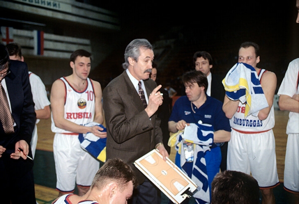 «Став тренером, учился у режиссера Любимова». Интервью легенды ЦСКА: общение с Высоцким, учеба у правнука Толстого и 3 дня в камере