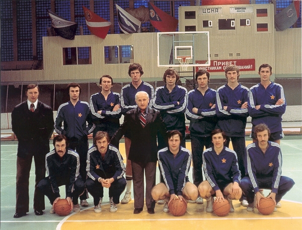 «Став тренером, учился у режиссера Любимова». Интервью легенды ЦСКА: общение с Высоцким, учеба у правнука Толстого и 3 дня в камере