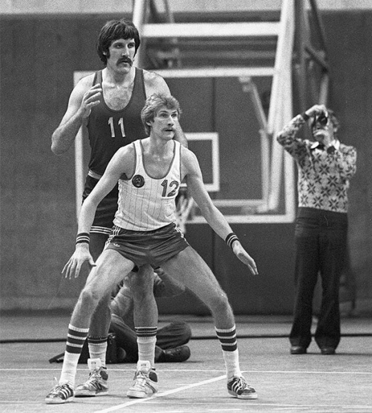 «Став тренером, учился у режиссера Любимова». Интервью легенды ЦСКА: общение с Высоцким, учеба у правнука Толстого и 3 дня в камере