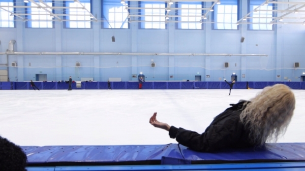 «Вы будто в сумасшедшем доме». Тарасова в гостях у Тутберидзе: похвалила музыку для Валиевой, отчитала всех так, что Петросян заплакала