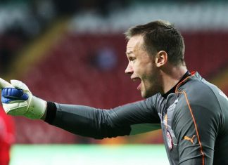 Похоже, Акинфеев отдал вторую голевую за 13 лет. Сравнялся с Нарубиным, еще 12 голкиперов в списке