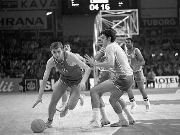 «Став тренером, учился у режиссера Любимова». Интервью легенды ЦСКА: общение с Высоцким, учеба у правнука Толстого и 3 дня в камере