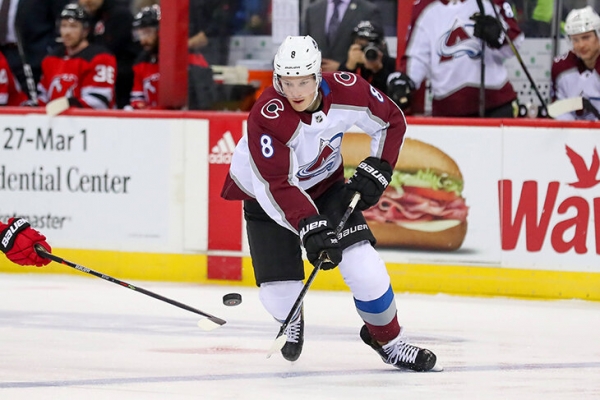 С детства работал над психологией, всегда везло с тренерами. Как Кэйл Макар стал лучшим защитником НХЛ