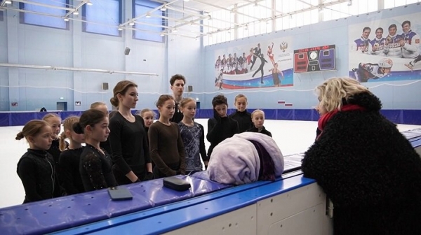 «Вы будто в сумасшедшем доме». Тарасова в гостях у Тутберидзе: похвалила музыку для Валиевой, отчитала всех так, что Петросян заплакала