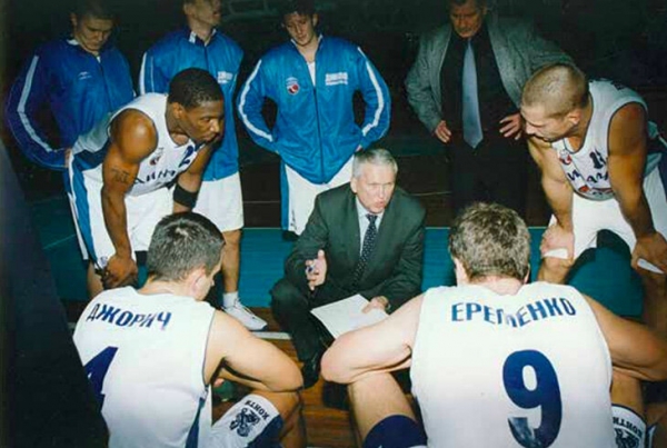 «Став тренером, учился у режиссера Любимова». Интервью легенды ЦСКА: общение с Высоцким, учеба у правнука Толстого и 3 дня в камере