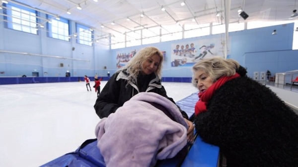 «Вы будто в сумасшедшем доме». Тарасова в гостях у Тутберидзе: похвалила музыку для Валиевой, отчитала всех так, что Петросян заплакала