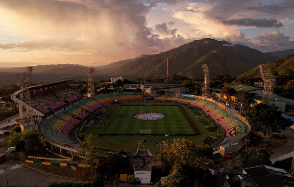 Вся красота июля: жесточайшая авария с искрами, Семак в зазеркалье, итальянки самозабвенные и Че Гевара – смотрит на США с Кубой