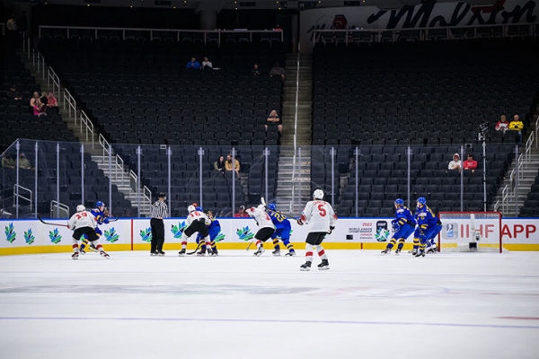 МЧМ-2022 проходит при пустых трибунах. Похоже, ИИХФ снова жестко облажалась
