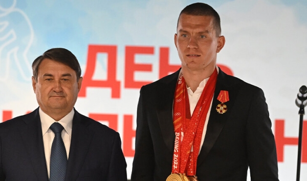 Запоздалый прием олимпийцев, пропустивших встречу с Путиным. Большунов и Щербакова получили ордена &ndash; в &laquo;Лужниках&raquo;, но без зрителей