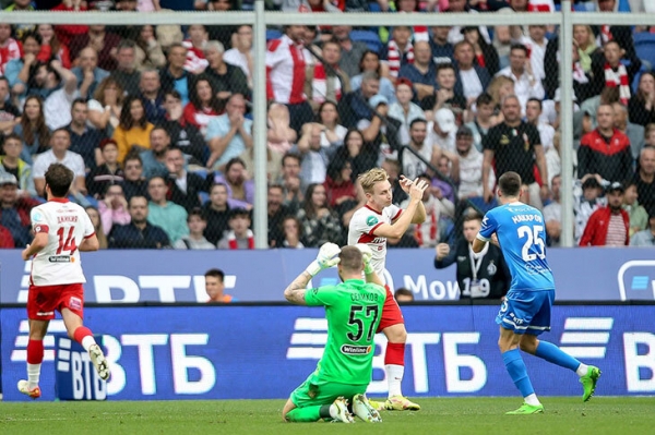 Первое поражение «Спартака» не выбило Абаскаля. Тренер спокойно объяснил, что пошло не так