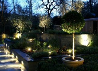 Выбираем наружную светодиодную подсветку двора и сада на даче